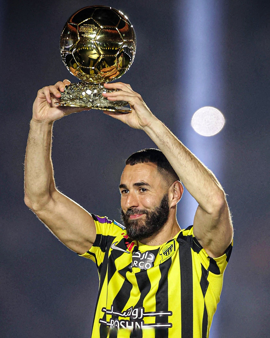 开云平台-包含国际米兰血洗马赛,本泽马惊艳世界的词条