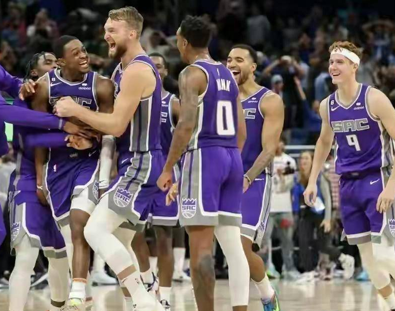 阿根廷男篮横扫猛龙,福克斯制霸全场 阿根廷男篮横扫猛龙,福克斯制霸全场