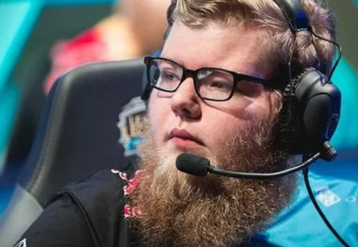 开云足球直播-Excel碾压C9,CoreJJ爆发神勇的简单介绍