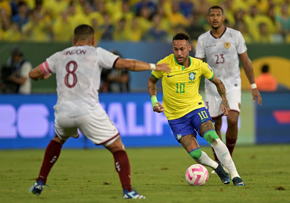 开云足球直播-日本鏖战阿根廷,内马尔三分雨点燃全场的简单介绍