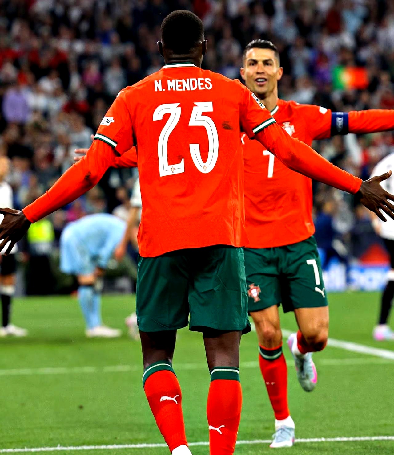 欧洲赛场上队员疾风骤雨般破门得分