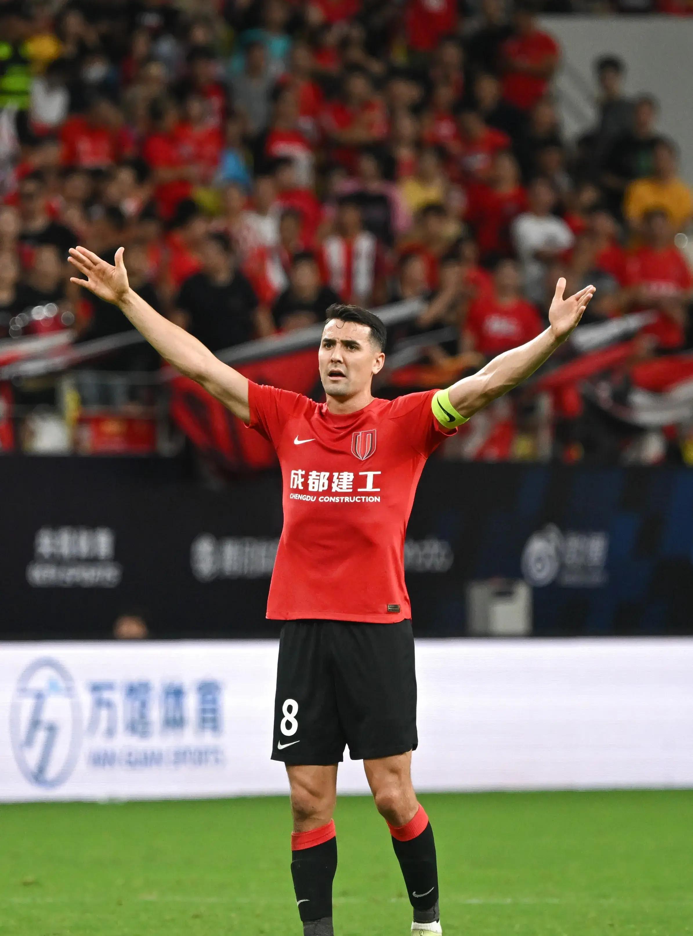 阿贾克斯稳守榜首,荷甲传统劲旅再度崭露头角的简单介绍 阿贾克斯稳守榜首,荷甲传统劲旅再度崭露头角的简单介绍