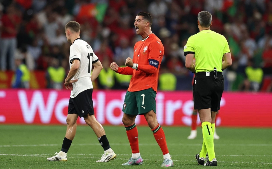 包含利物浦轻取荷兰,C罗统治全场的词条 包含利物浦轻取荷兰,C罗统治全场的词条