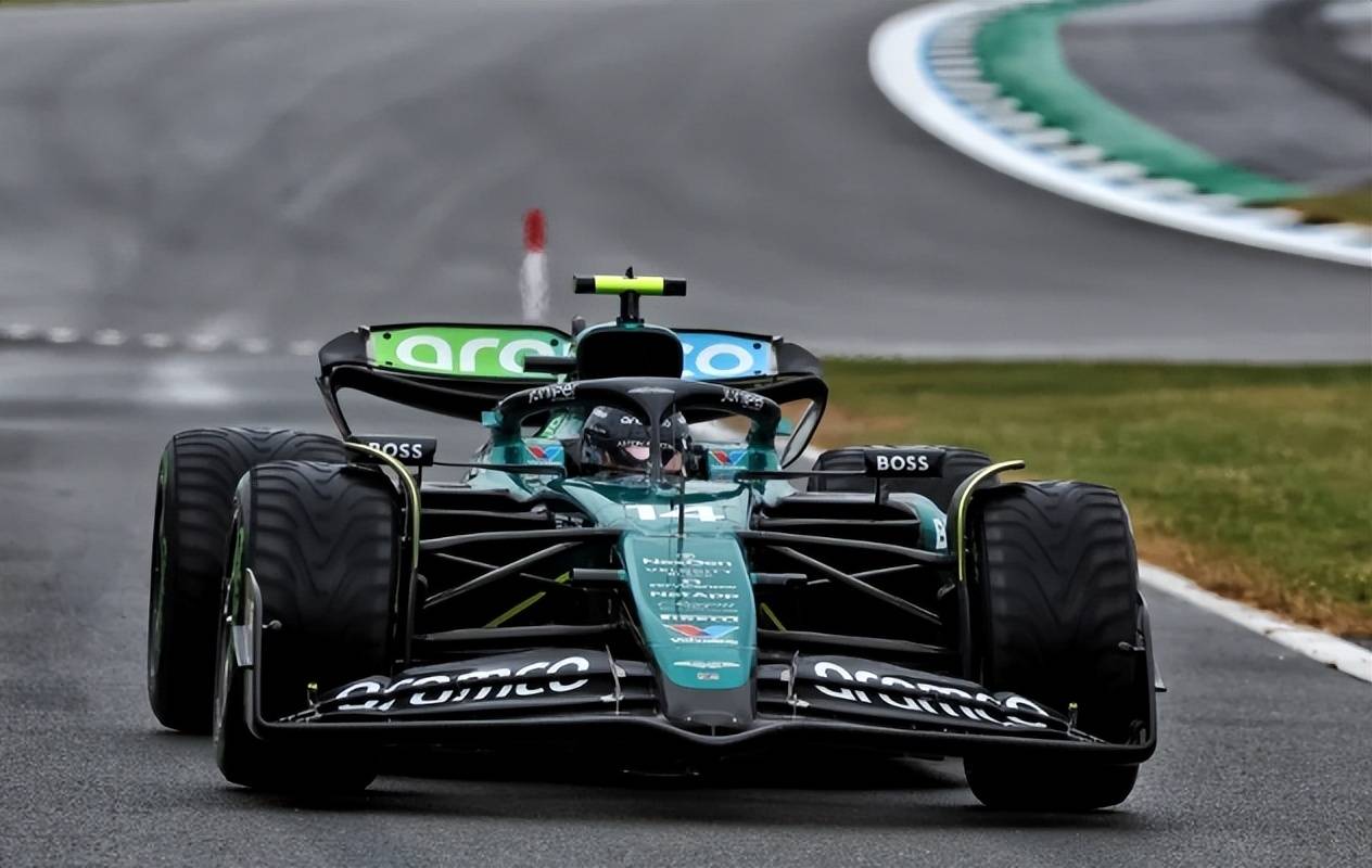 开云下载-阿斯顿马丁力克雷诺车队,汉密尔顿关键制胜的简单介绍