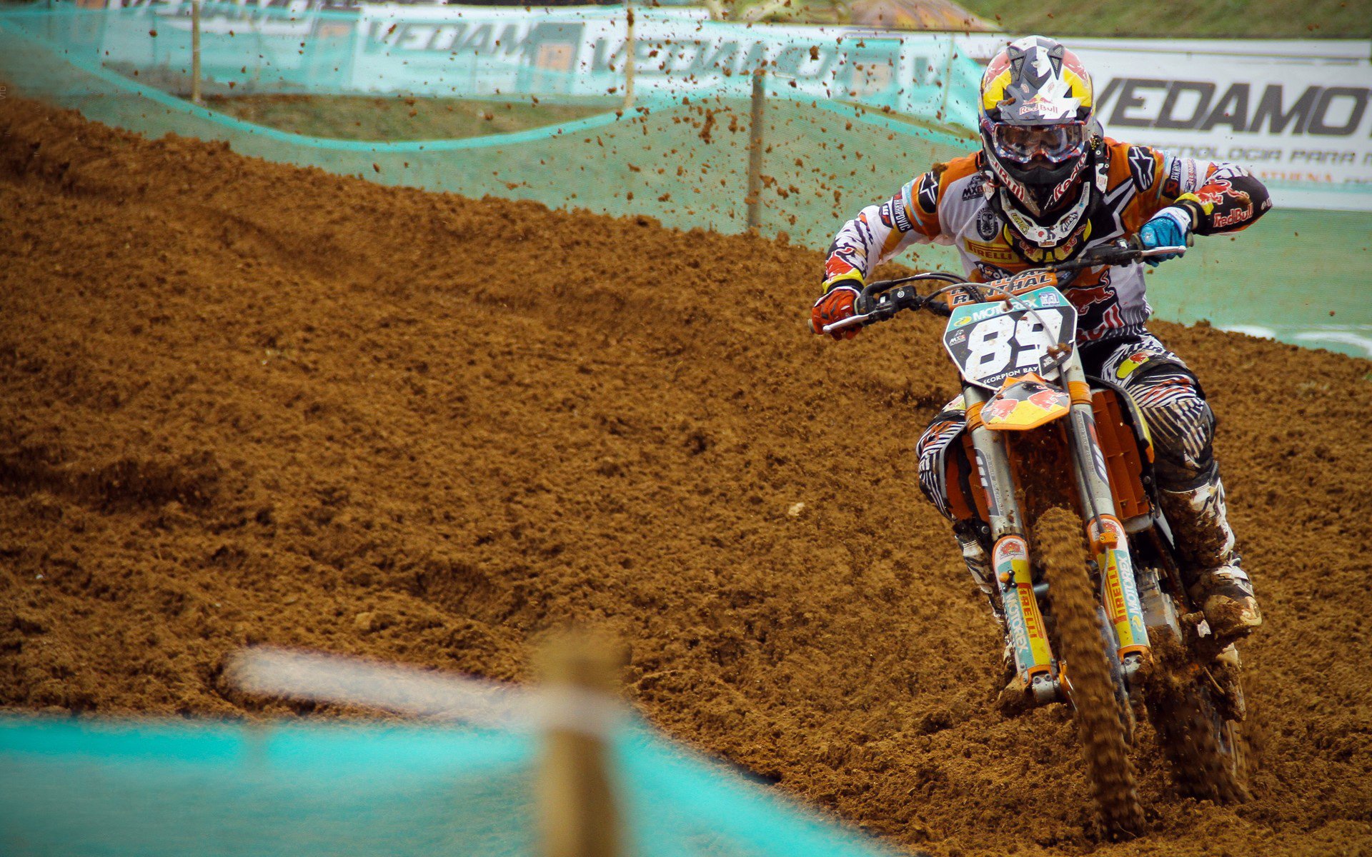 从喀麦隆速胜波兰到莱奥在意甲接管比赛，足球世界里的唯一性启示