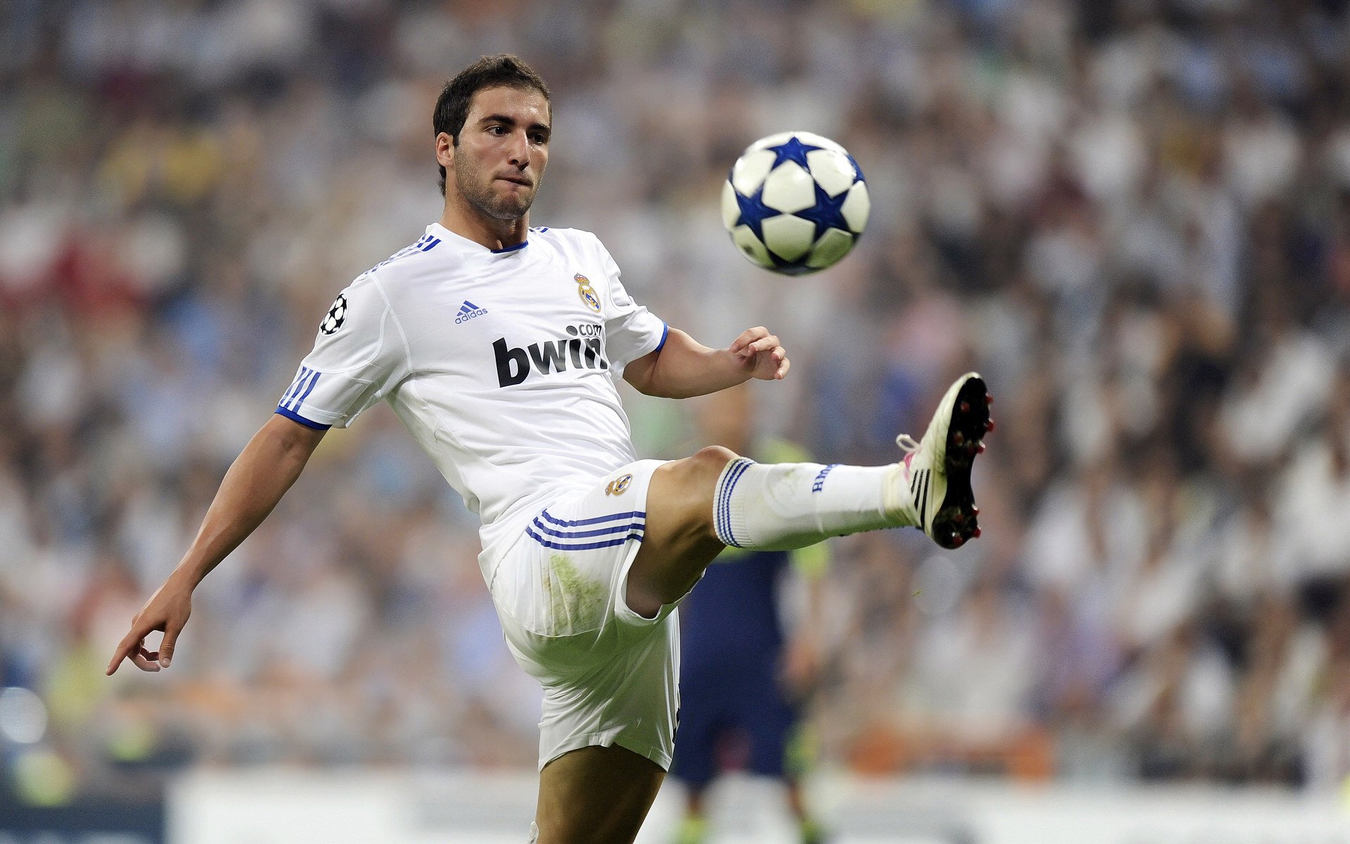 开云平台-总决赛之夜，乔治如何成为攻防转换的终极核心