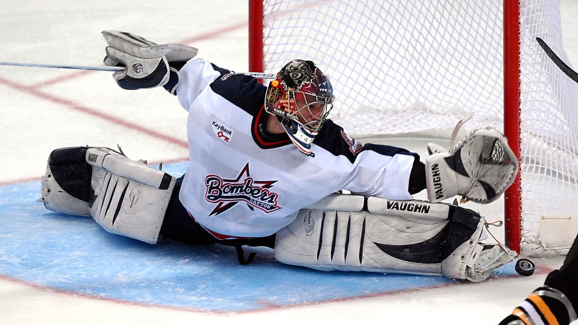 末节铁骑踏北境，詹皇新碑映双雄