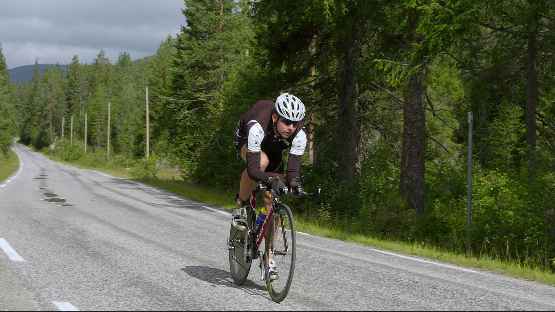 王皓独中两元，英格兰队力克日本队挺进四强